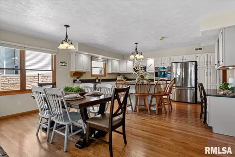 3801 Tamarak Dr, Springfield, IL 62712 photo 12
