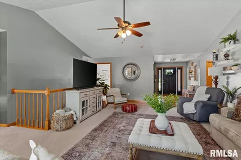 3801 Tamarak Dr, Springfield, IL 62712 photo 7