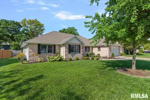 3801 Tamarak Dr, Springfield, IL 62712 photo 2