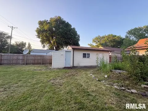Exterior - 1417 S State St, Springfield, IL 62704 photo 10 of 11