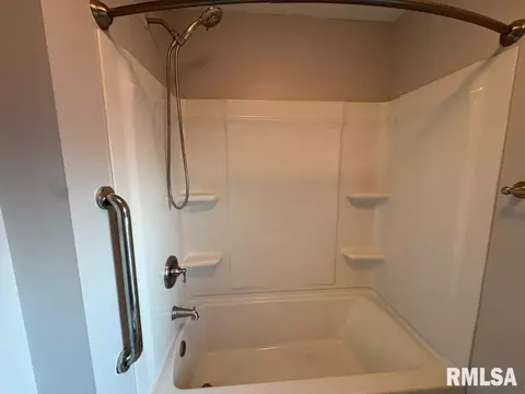 Bath - 1417 S State St, Springfield, IL 62704 photo 3 of 3