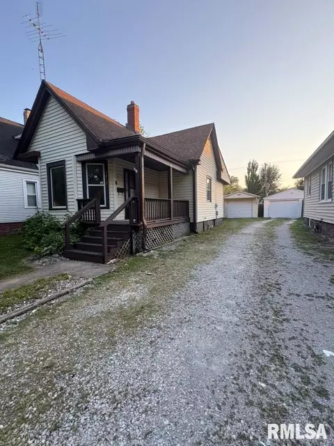 Exterior - 1417 S State St, Springfield, IL 62704 photo 7 of 11