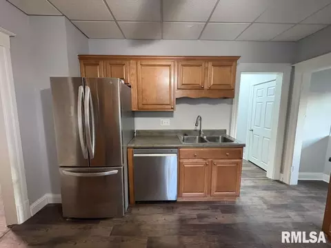 Kitchen - 1417 S State St, Springfield, IL 62704 photo 2 of 3