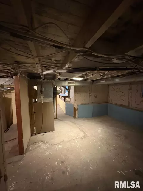 Entry Way - 1417 S State St, Springfield, IL 62704 photo 2 of 2