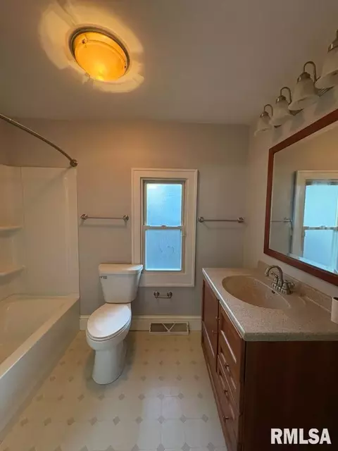 Bath - 1417 S State St, Springfield, IL 62704 photo 1 of 3