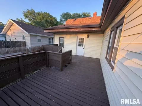 Exterior - 1417 S State St, Springfield, IL 62704 photo 6 of 11