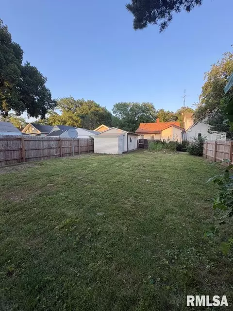 Exterior - 1417 S State St, Springfield, IL 62704 photo 8 of 11