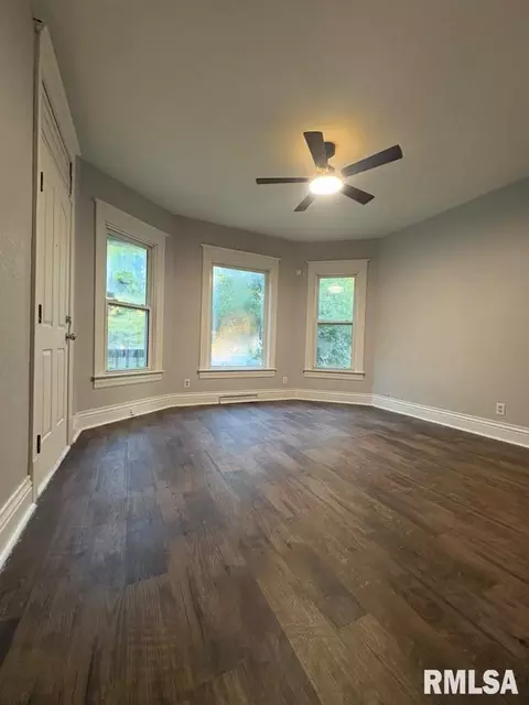 Living - 1417 S State St, Springfield, IL 62704 photo 1 of 2