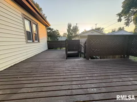 Exterior - 1417 S State St, Springfield, IL 62704 photo 5 of 11