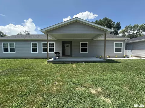 150 Annie Ln, Tovey, IL 62570