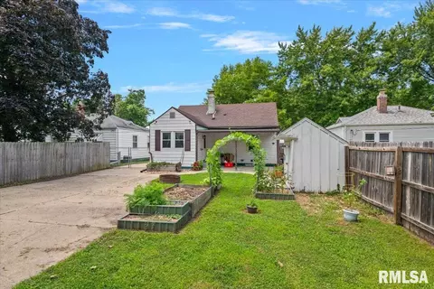 Exterior - 2924 S 3rd St, Springfield, IL 62703 photo 4 of 8