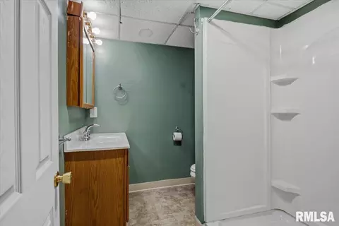 Bath - 2924 S 3rd St, Springfield, IL 62703 photo 2 of 2