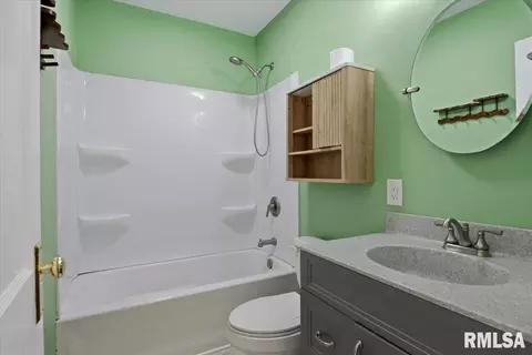 Bath - 2924 S 3rd St, Springfield, IL 62703 photo 1 of 2