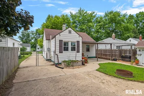 Exterior - 2924 S 3rd St, Springfield, IL 62703 photo 6 of 8