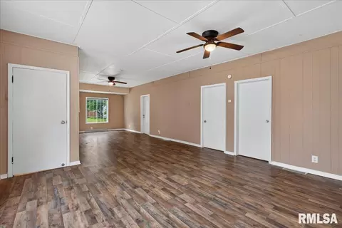 134 Stoddard St, Virden, IL 62690 photo 9