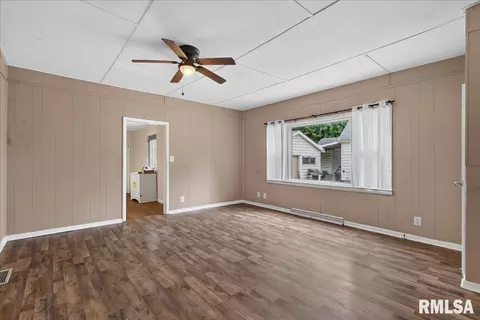 134 Stoddard St, Virden, IL 62690 photo 8