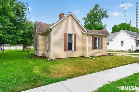 134 Stoddard St, Virden, IL 62690 photo 4