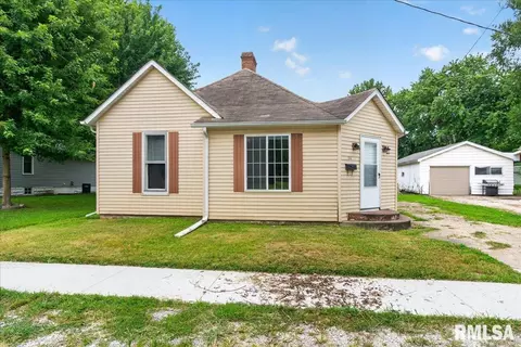 134 Stoddard St, Virden, IL 62690 photo 3
