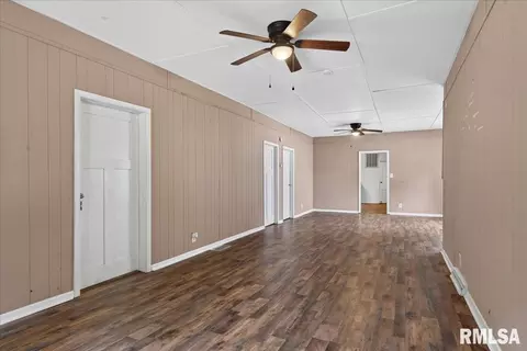 134 Stoddard St, Virden, IL 62690 photo 5