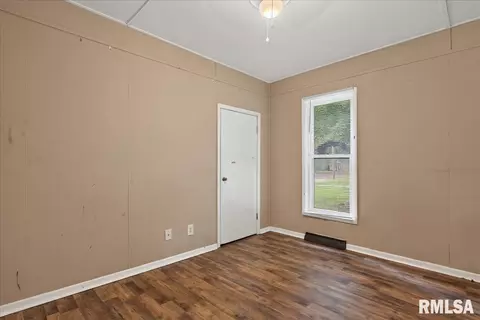 134 Stoddard St, Virden, IL 62690 photo 19