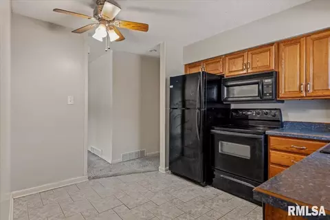 Kitchen - 12 Wenzel Ln, Springfield, IL 62702 photo 1 of 2
