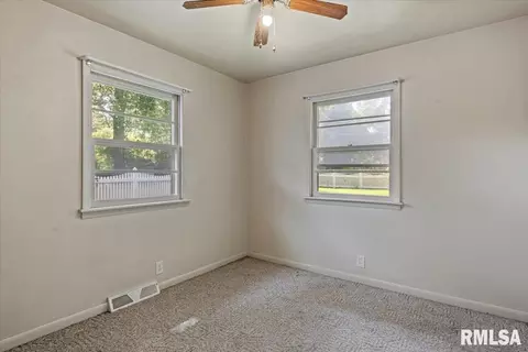 Bedroom - 12 Wenzel Ln, Springfield, IL 62702 photo 4 of 7