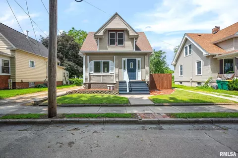 798 Pine St, Galesburg, IL 61401