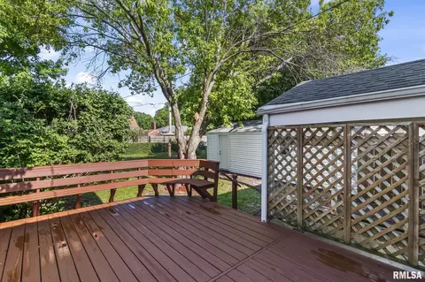 Exterior - 2432 S State St, Springfield, IL 62704 photo 5 of 12