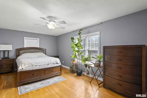 Bedroom - 2432 S State St, Springfield, IL 62704 photo 4 of 7