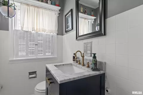 Bath - 2432 S State St, Springfield, IL 62704 photo 1 of 4