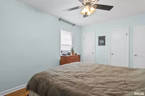 Bedroom - 2432 S State St, Springfield, IL 62704 photo 2 of 7
