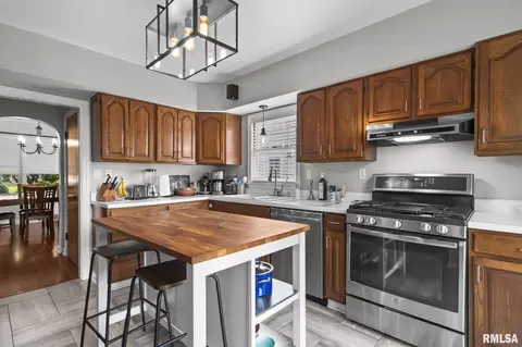 Kitchen - 2432 S State St, Springfield, IL 62704 photo 2 of 4