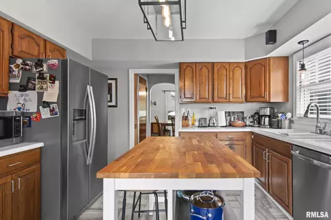 Kitchen - 2432 S State St, Springfield, IL 62704 photo 1 of 4