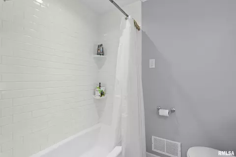 Bath - 2432 S State St, Springfield, IL 62704 photo 3 of 4