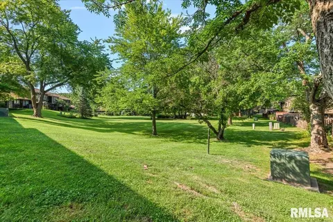 Exterior - 14 Trailridge Ln, Springfield, IL 62704 photo 1 of 2