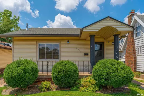 Exterior - 2341 S 5th St, Springfield, IL 62703 photo 2 of 5
