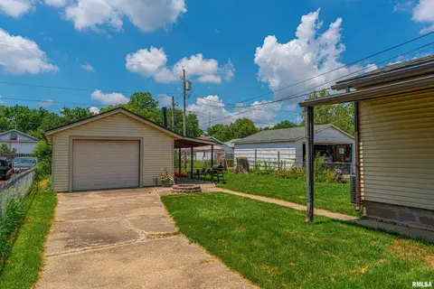 Exterior - 2341 S 5th St, Springfield, IL 62703 photo 3 of 5