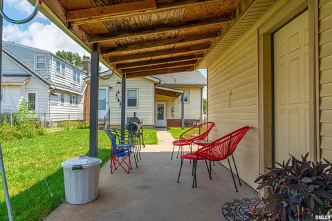 Exterior - 2341 S 5th St, Springfield, IL 62703 photo 4 of 5