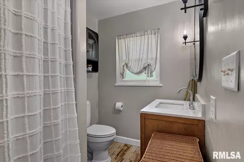 Bath - 1629 Reed Ave, Springfield, IL 62704 photo 1 of 2