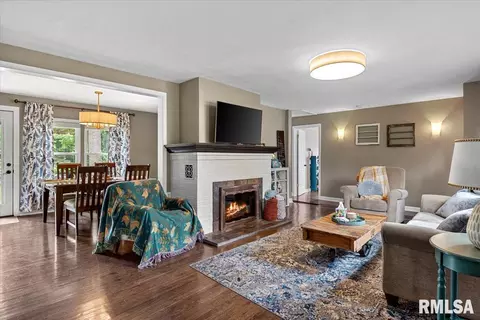 Living - 1629 Reed Ave, Springfield, IL 62704 photo 1 of 4