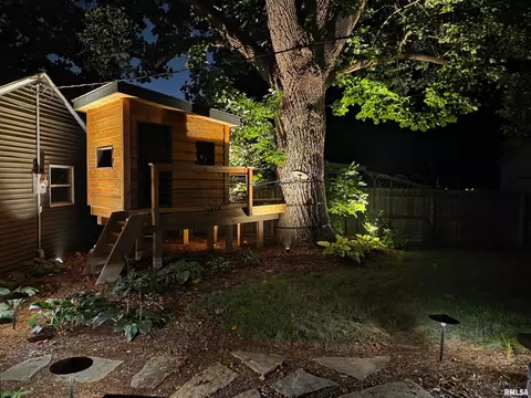 Exterior - 1629 Reed Ave, Springfield, IL 62704 photo 6 of 9