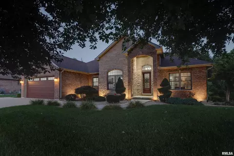 2730 Parkwood Dr, Quincy, IL 62305