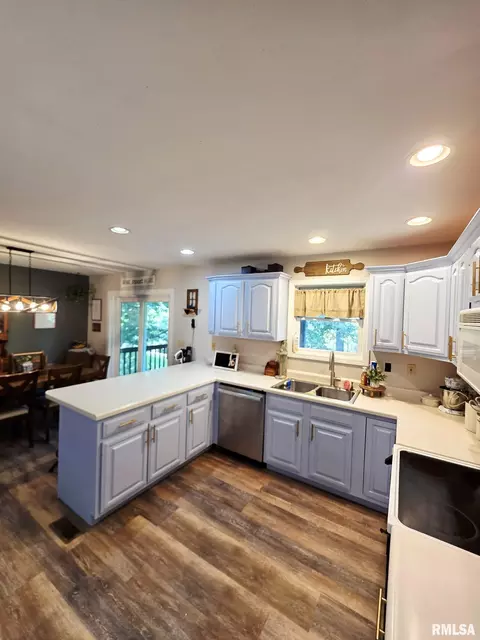 Kitchen - 1481 North St, Fowler, IL 62338 photo 4 of 5
