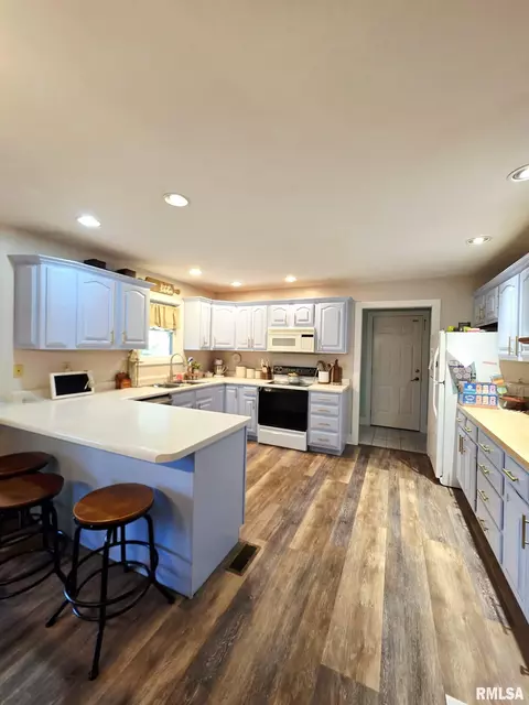 Kitchen - 1481 North St, Fowler, IL 62338 photo 2 of 5