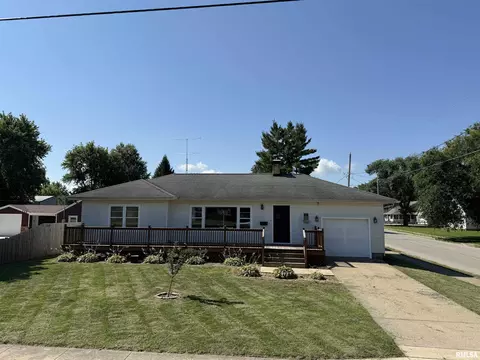 474 E Vernon St, Farmington, IL 61531