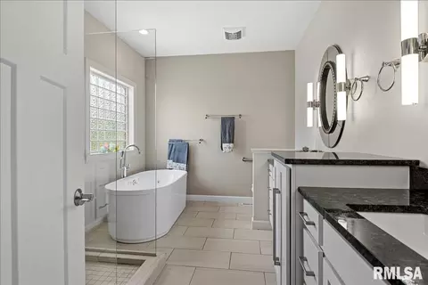 Bath - 3605 Crystal Spring Dr, Springfield, IL 62711 photo 1 of 4