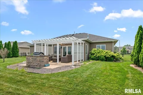Exterior - 3605 Crystal Spring Dr, Springfield, IL 62711 photo 8 of 9