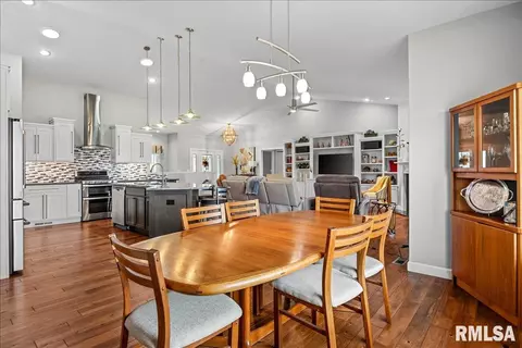 Dining - 3605 Crystal Spring Dr, Springfield, IL 62711 photo 2 of 3