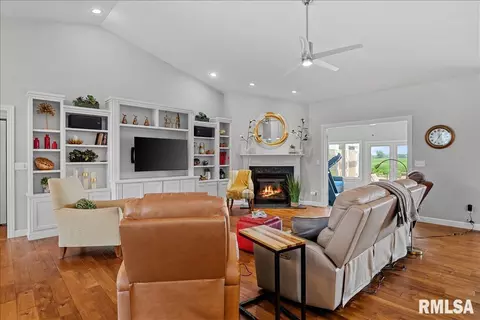 Living - 3605 Crystal Spring Dr, Springfield, IL 62711 photo 2 of 2