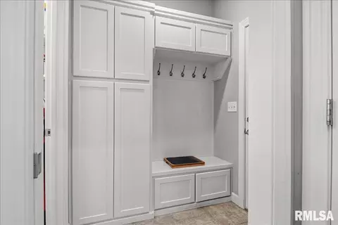 Entry Way - 3605 Crystal Spring Dr, Springfield, IL 62711 photo 2 of 4